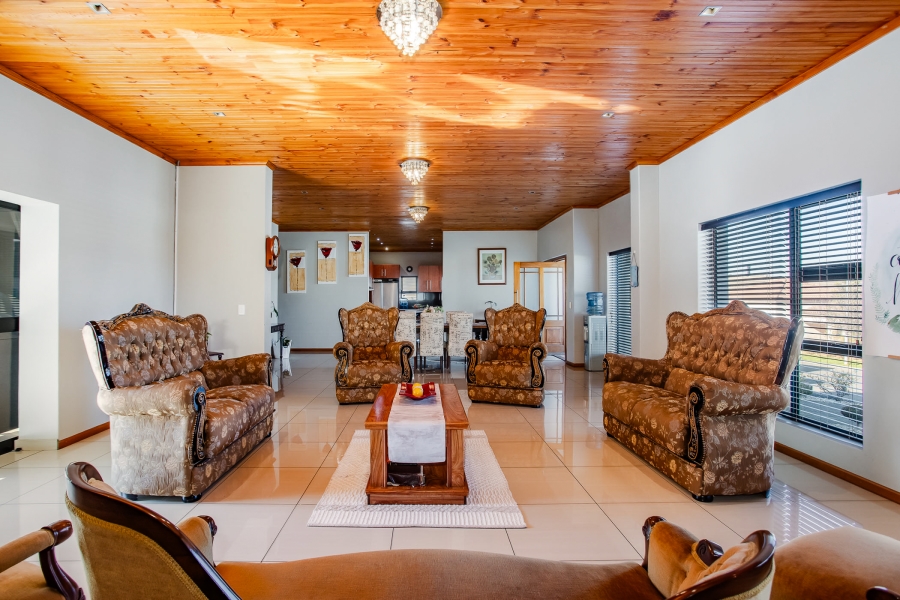 4 Bedroom Property for Sale in Nuwe Uitsig Western Cape
